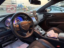 کرایسلەر 200